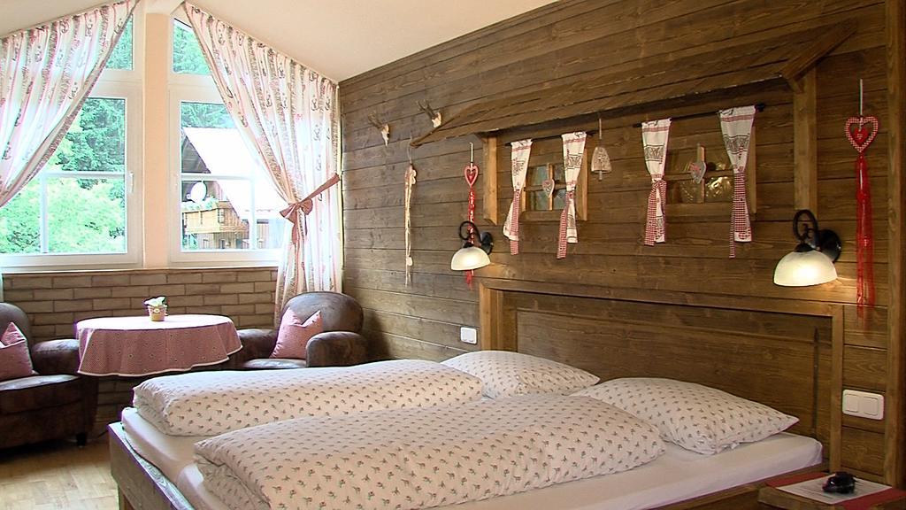 סנקט אנגלמר Landgasthof Zum Hirschenstein, Pension Garni מראה חיצוני תמונה